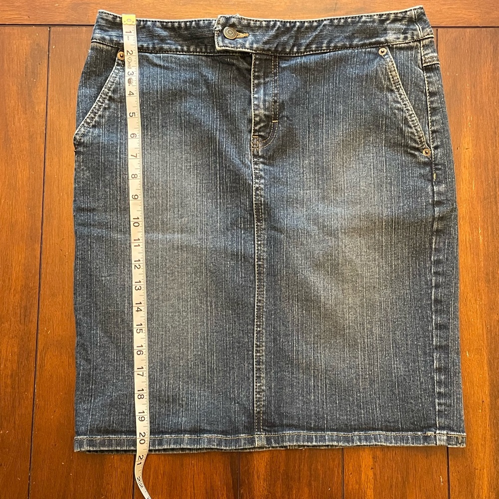 Loft denim skirt - size 6